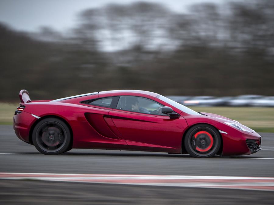 MCLAREN 12c розовая