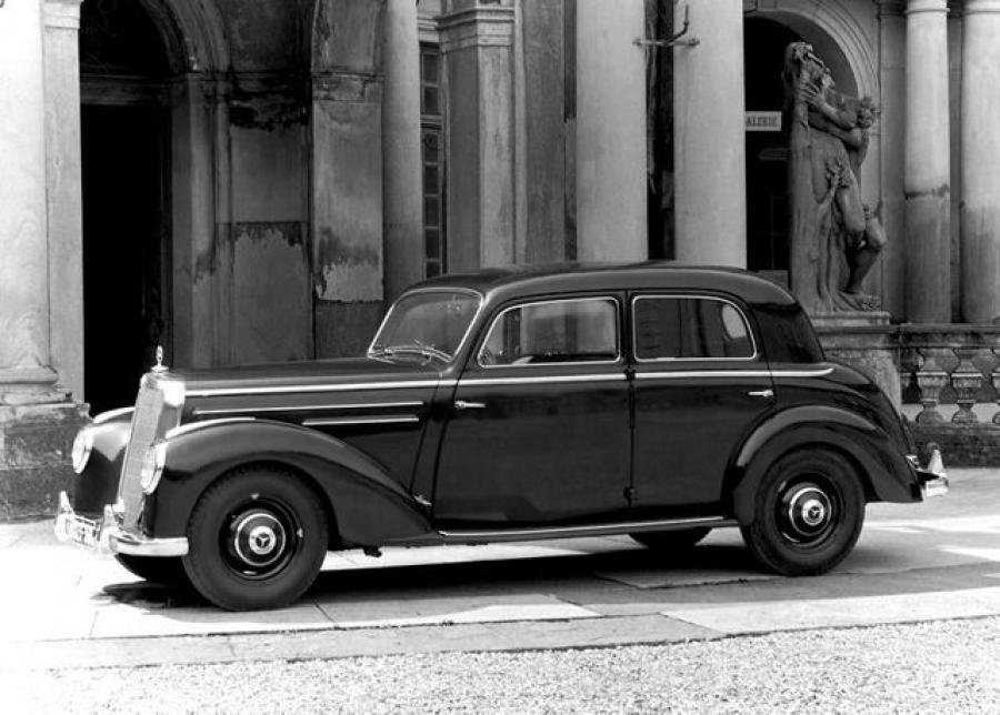 Мерседес 1951 года. Mercedes-Benz 220 (w187). Mercedes-Benz 220 w187 (1951). Mercedes-Benz w186. W187 Mercedes.