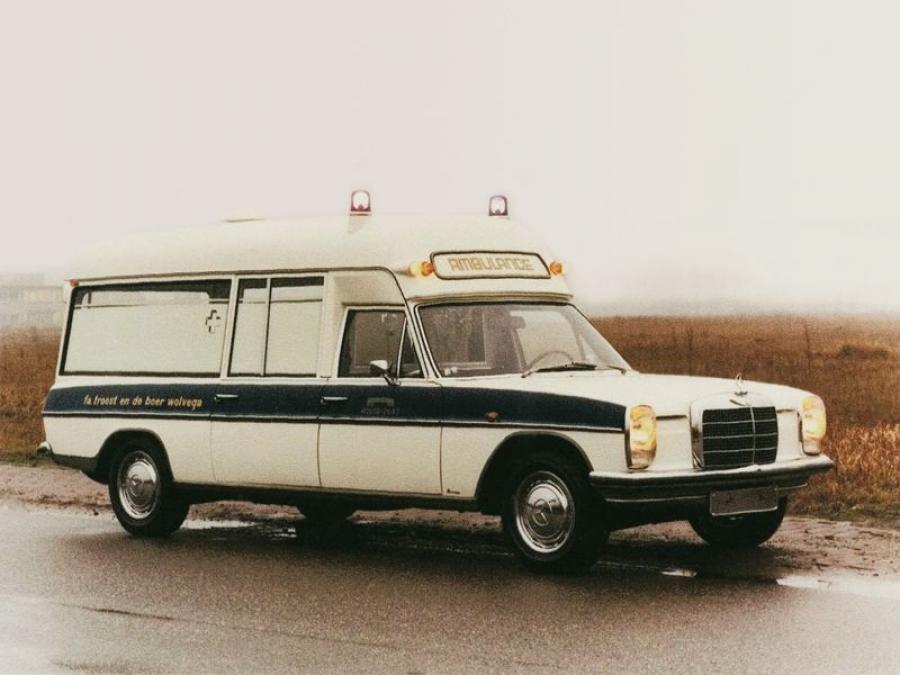 Mercedes Benz w123 Ambulance