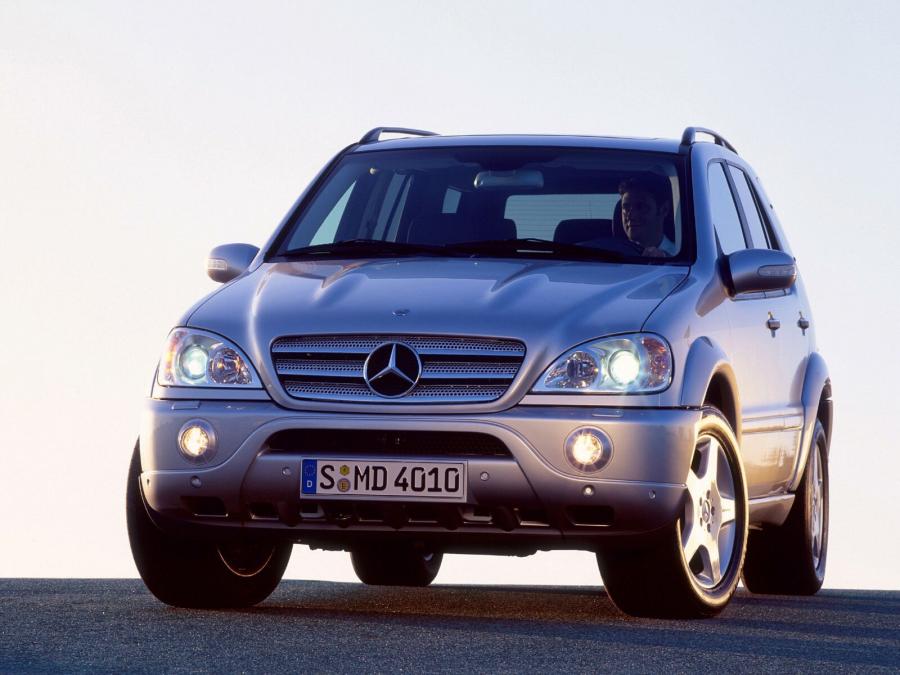 Mercedes-Benz ML55 AMG 2000 года выпуска для рынка Европы, без ...