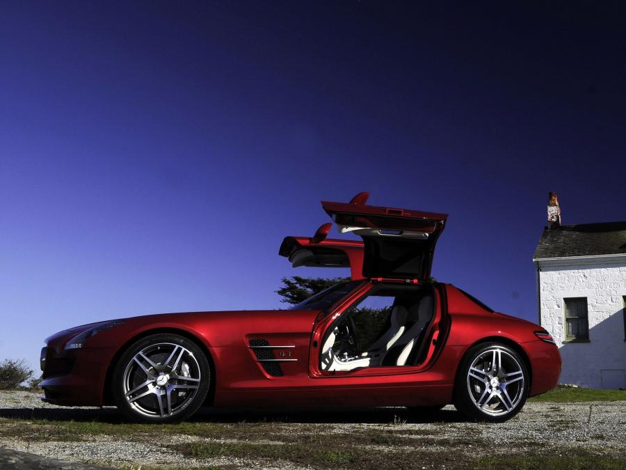 Мерседес SLS AMG черный красный