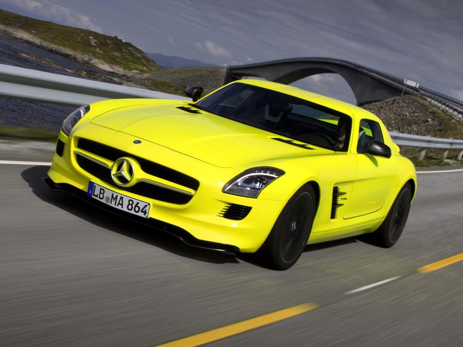 Mercedes Benz SLS AMG оранжевый