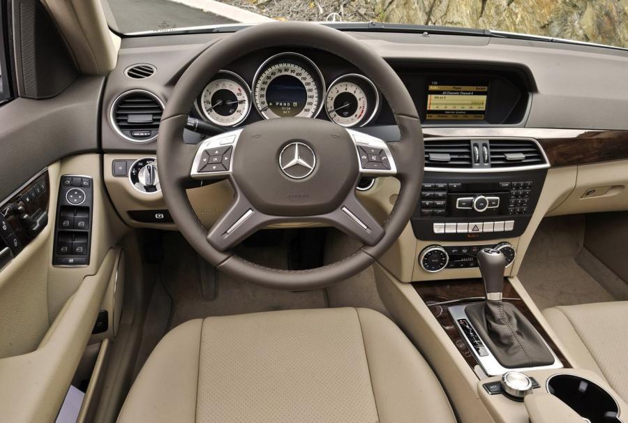 Mercedes-Benz C-class (W204) 1.8 бензиновый 2013 на DRIVE2