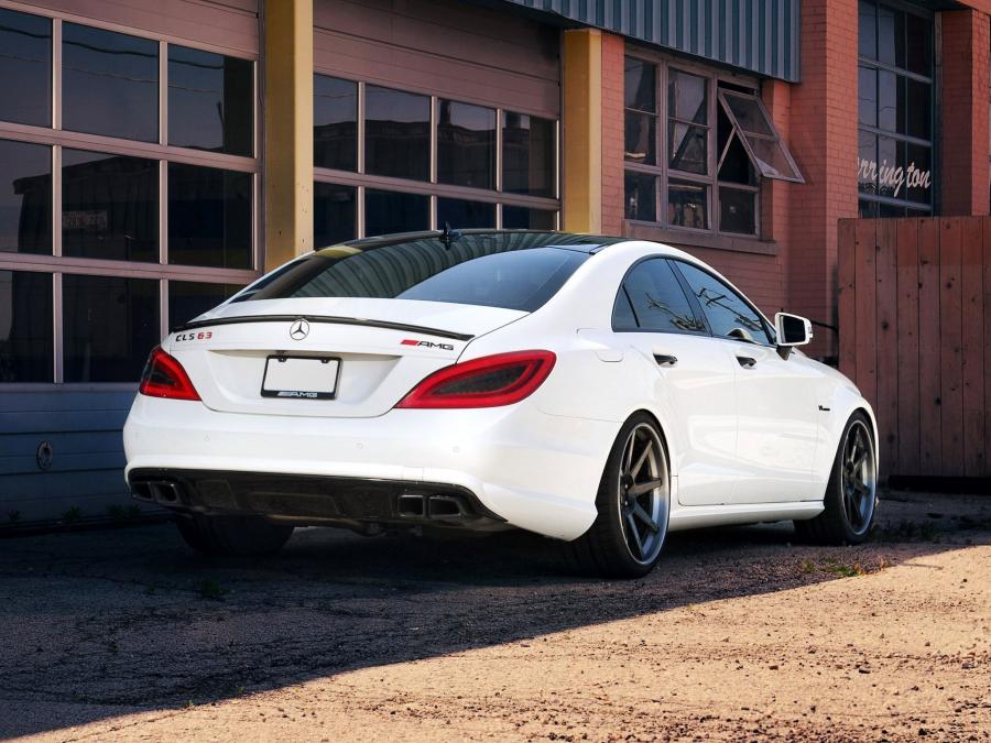 Cls 63 amg фото белый