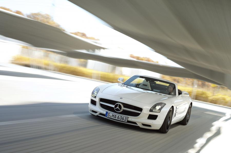 Mercedes Benz SLS AMG капот