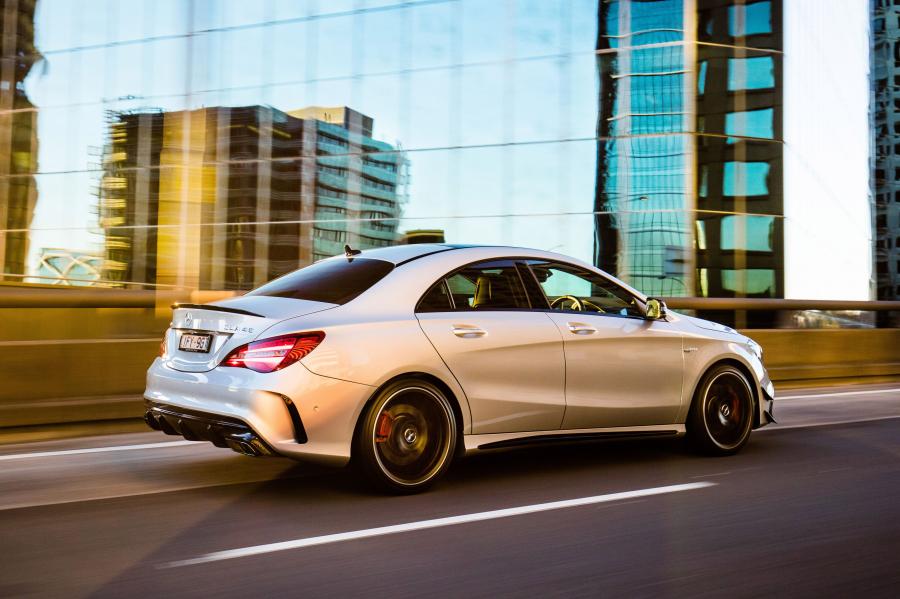 Mercedes CLA 45 AMG салон