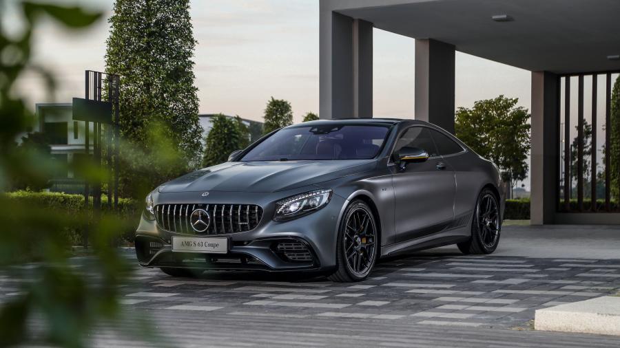 Mercedes Coupe AMG 63 Yellow