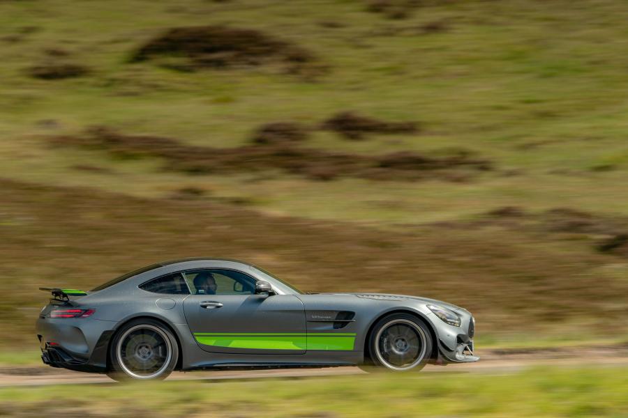 Мерседес AMG GTR Pro