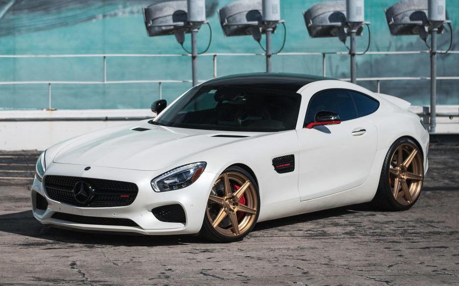 Mercedes AMG gt White