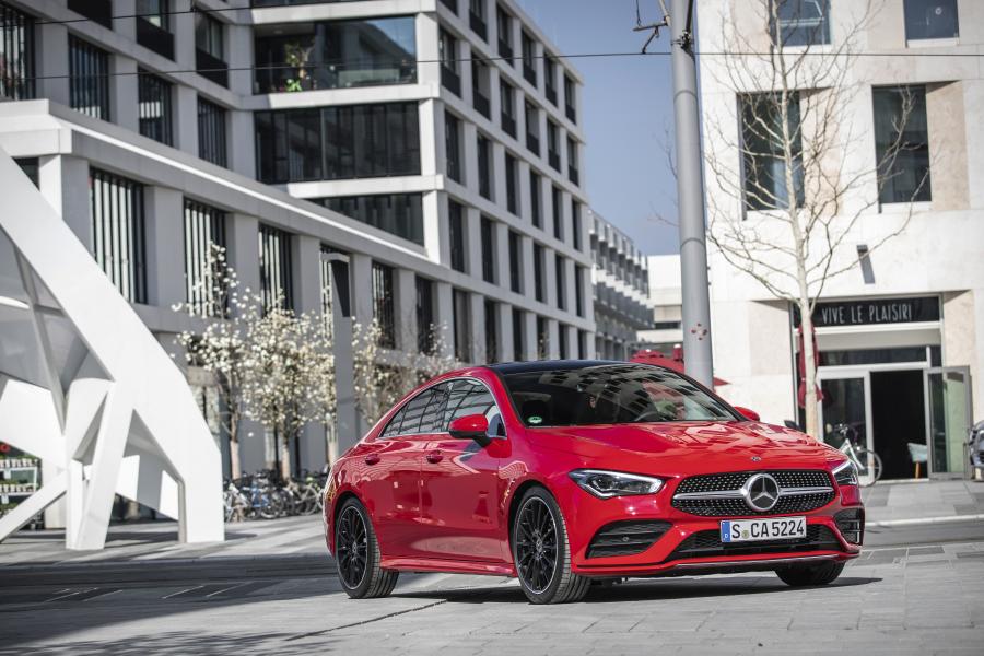 Mercedes CLA 200 красный