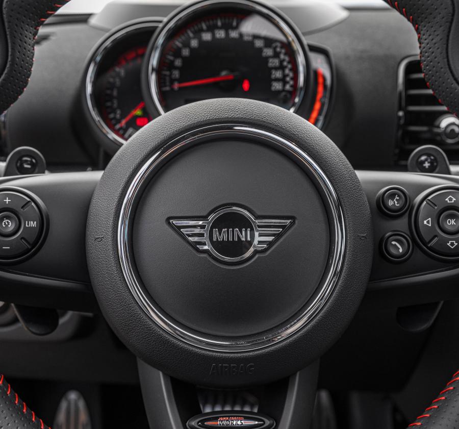 Мини панель. Mini JCW 2019 салон. Mini Cooper f54. Mini JCW 2021 руль. Мини Купер Кантримен руль.