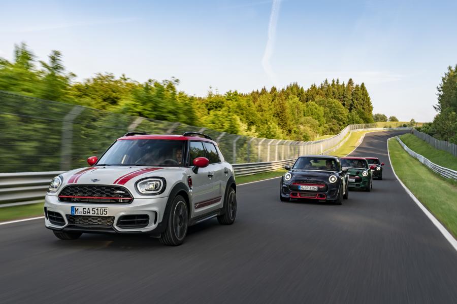 Mini Countryman 2021 с палаткой