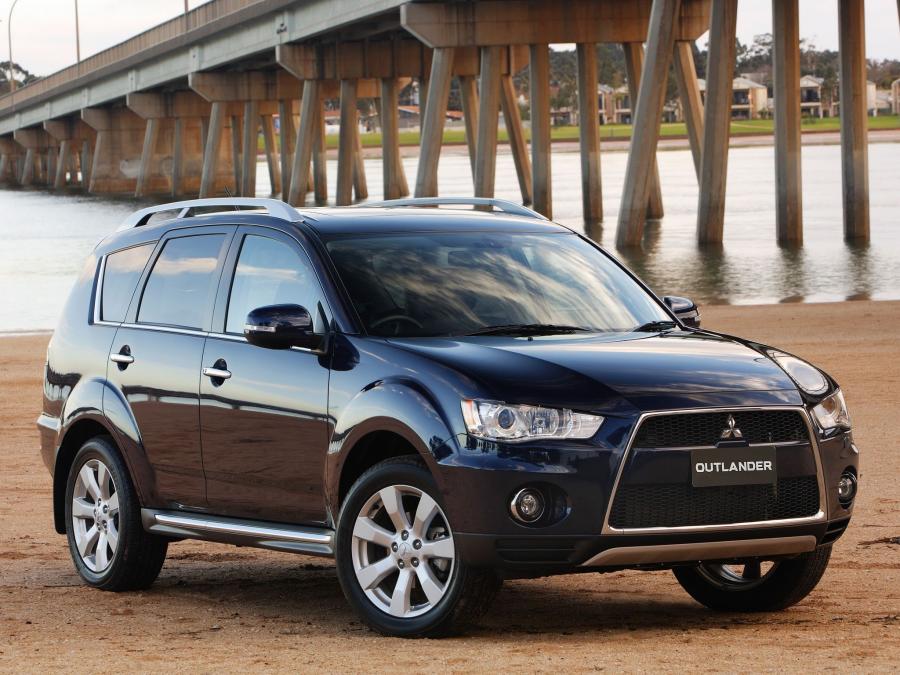 Mitsubishi Outlander 2010 сзади