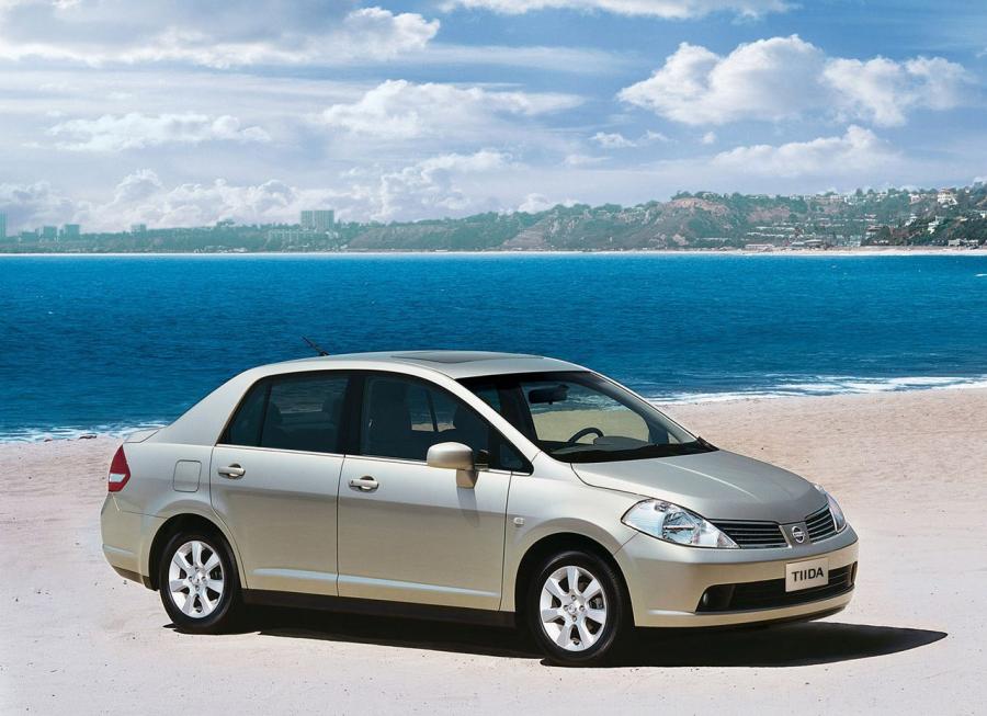 Nissan Tiida Sedan 2004 года выпуска для рынка Китая. Фото 1. VERcity