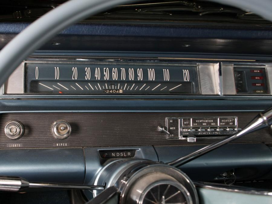 Old car dashboard car Radio