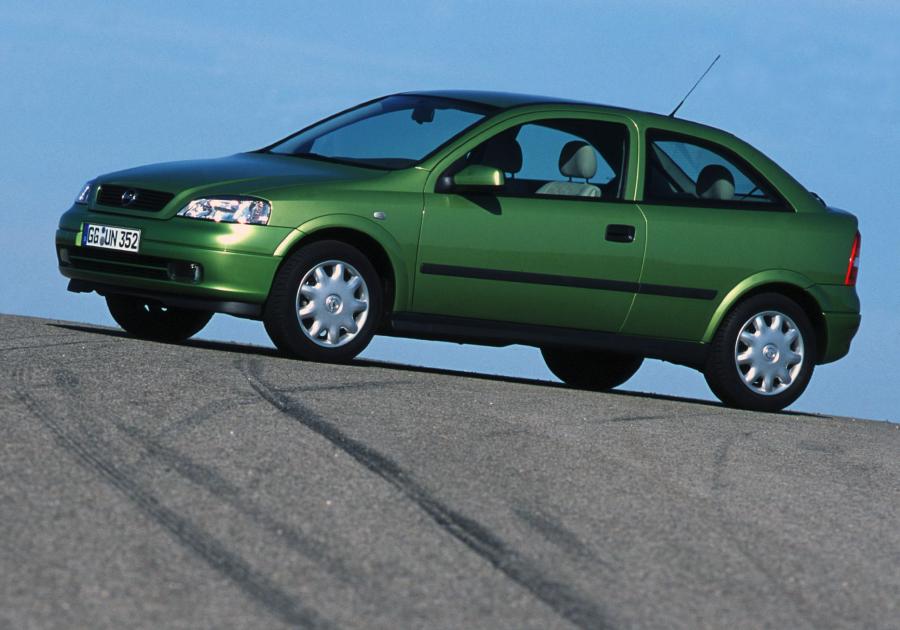 Опель хэтчбек 1998. Opel Astra 1998 хэтчбек.