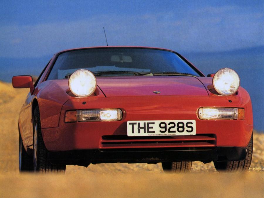 Автомобиль Porsche 928