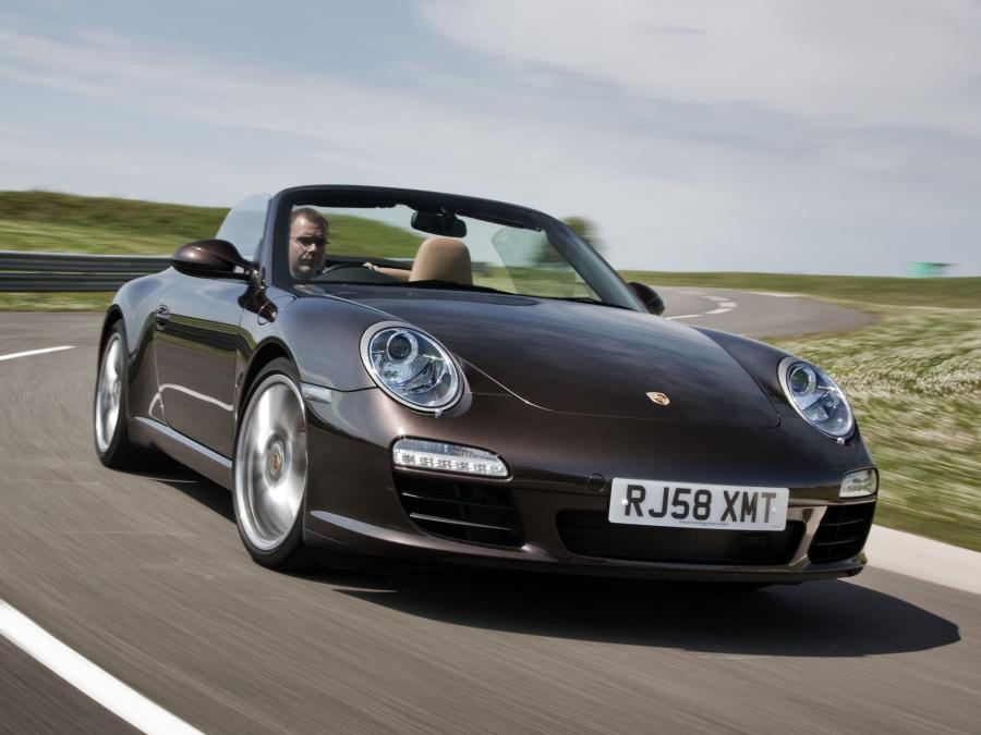 Porsche 911 Carrera Cabriolet коричневый