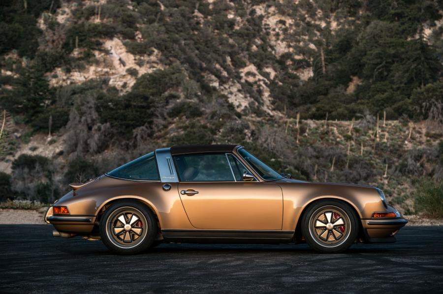 Porsche 911 by Singer