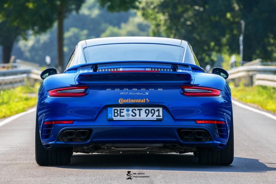 Porsche 911 Turbo s Blue