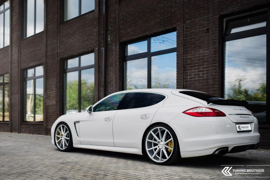 Porsche Panamera Tuning белая