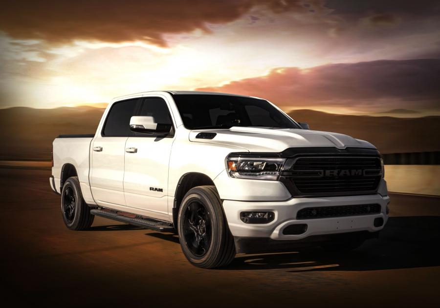 Dodge Ram 2020 с человеком