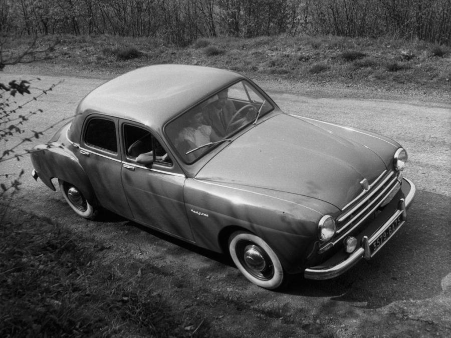 1953 1956 год. Renault Fregate 1951. Рено 1950. Рено 1954. Салон Рено 1951 года.