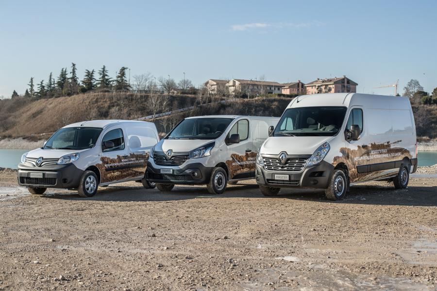 Tracks 2016. Renault Master 2016 год.