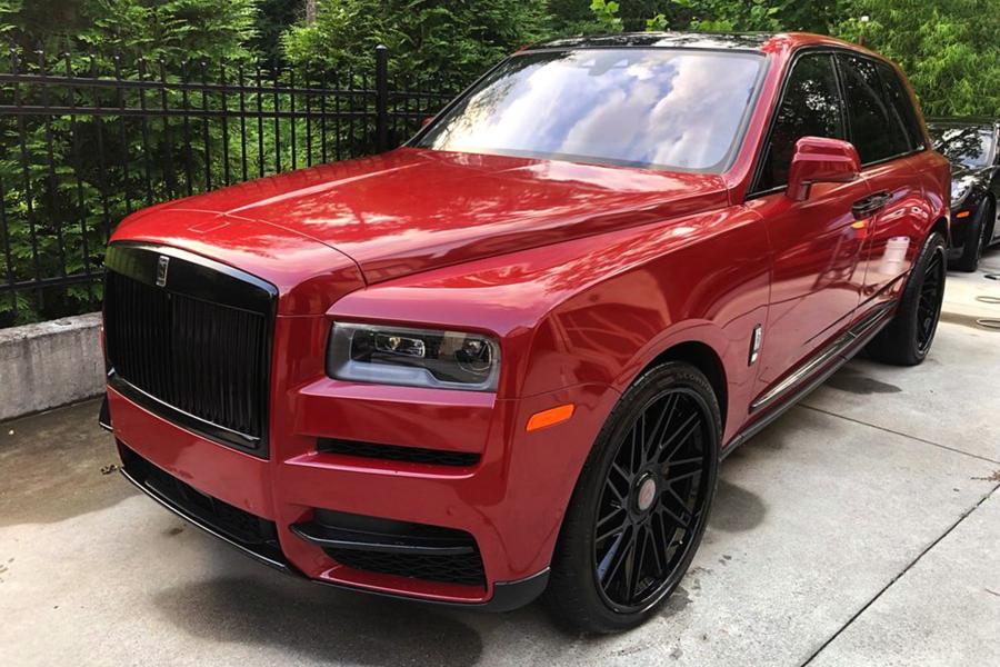 Rolls Royce Cullinan ночью