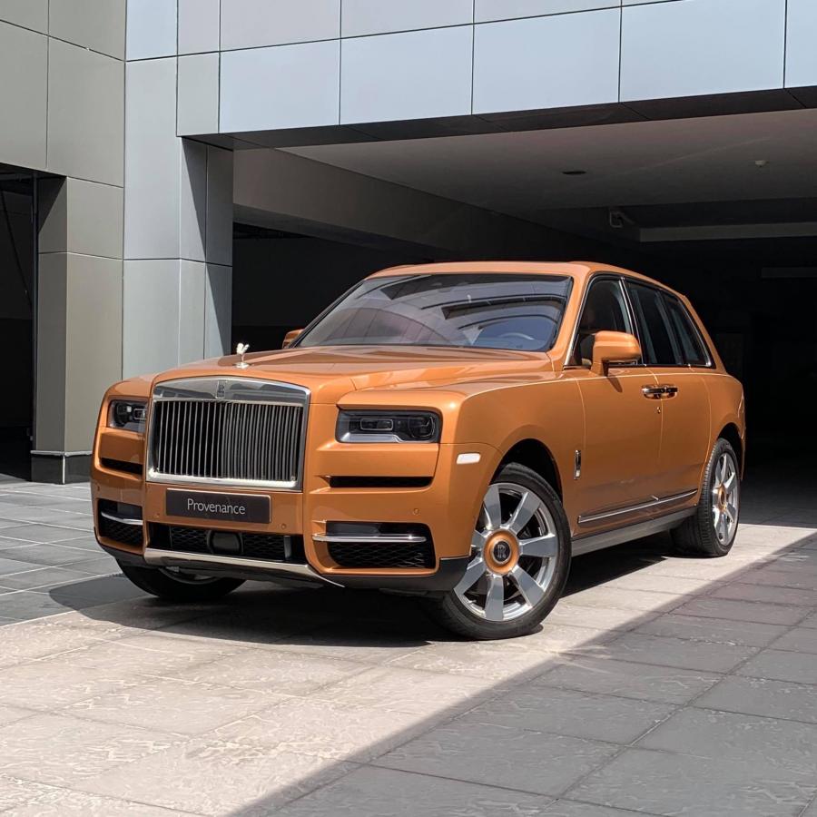 Rolls royce cullinan фото