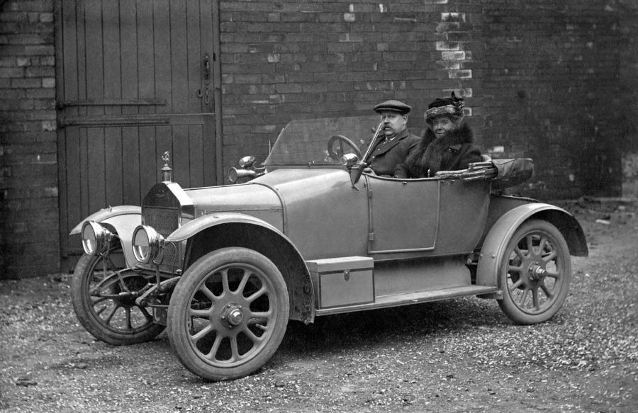 Первый автомобиль Aston Martin 1915 года