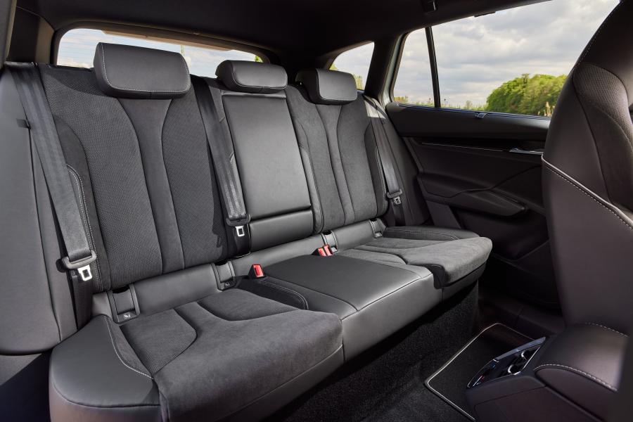 Интерьер Skoda Enyaq Sportline iV 80 2021 года  (WW) (фото 17 из 22)