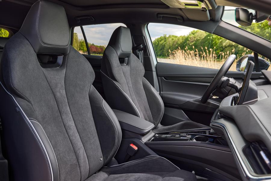 Интерьер Skoda Enyaq Sportline iV 80 2021 года  (WW) (фото 21 из 22)