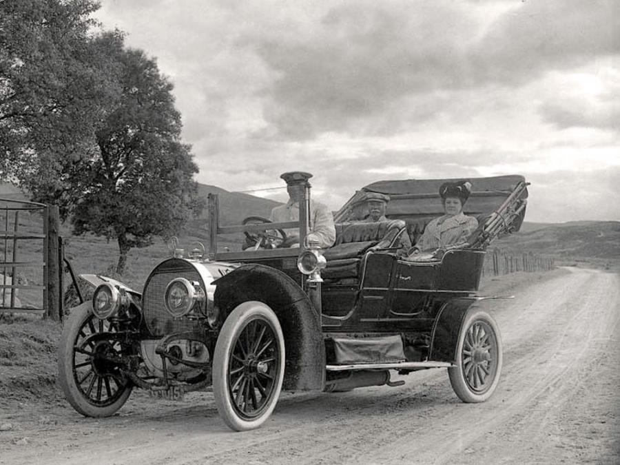 Автомобиль развивая. Мерседес 1907 года. Машины 1880 года. Зарождение автомобилей. Якобус Спайкер первый автомобиль.