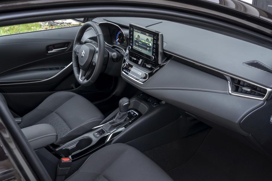 Интерьер Suzuki Swace 2020 года  (WW) (фото 9 из 21)