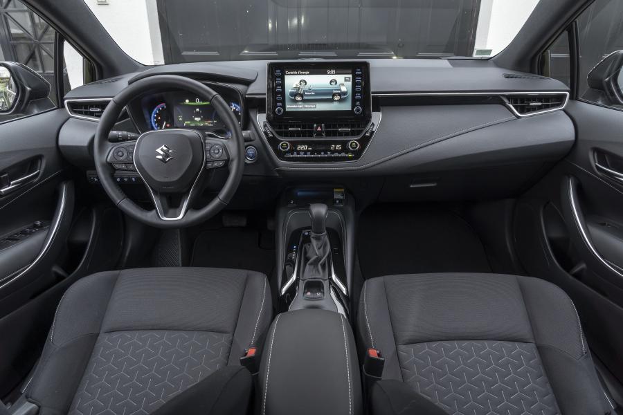 Интерьер Suzuki Swace 2020 года  (WW) (фото 10 из 21)