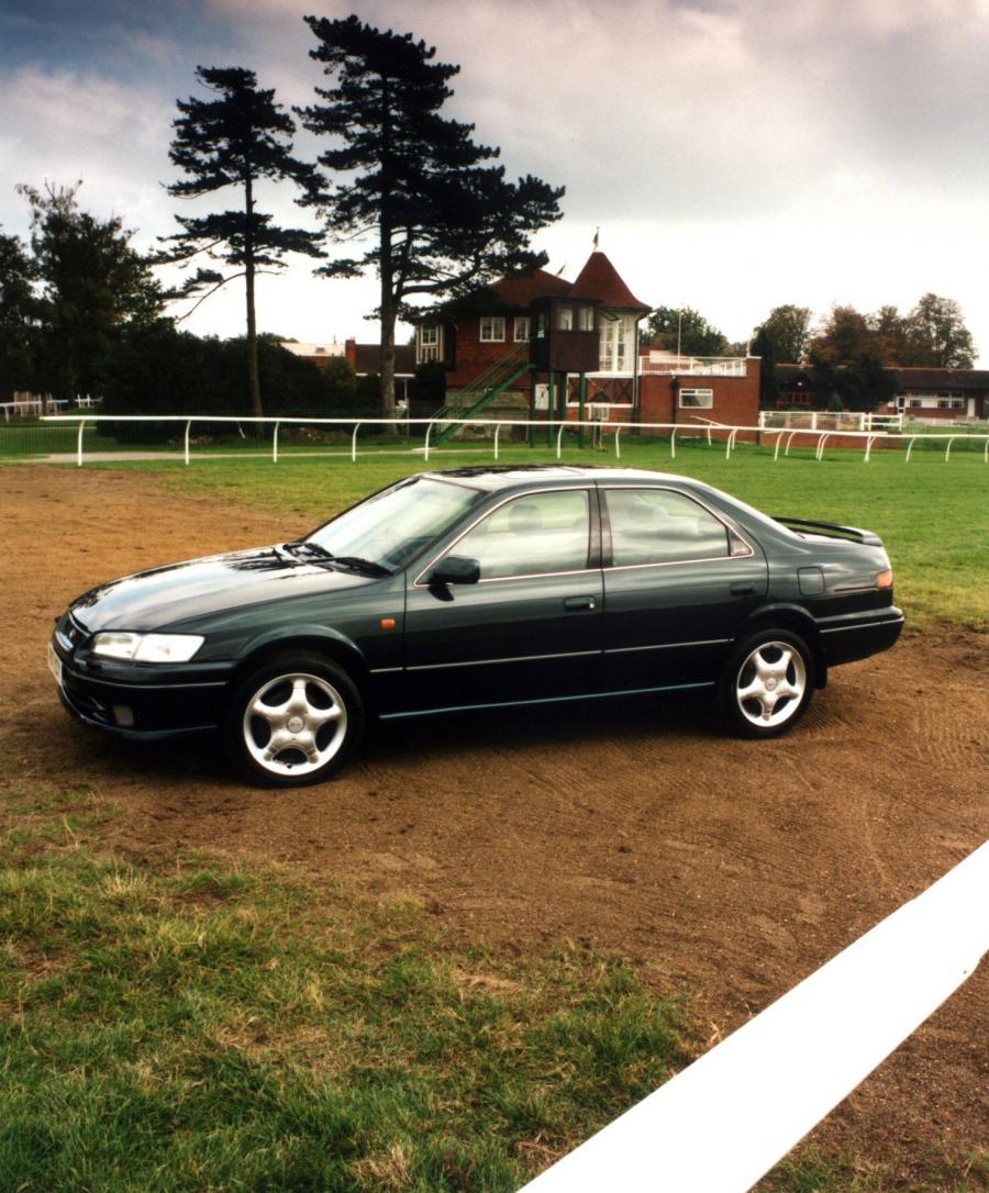 Toyota Camry Sport в кузове MCV21 1997 года выпуска для рынка  Великобритании и Ирландии. Фото 1. VERcity