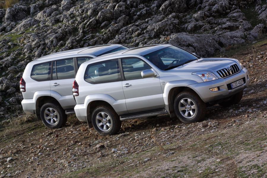 Toyota land cruiser годы выпуска. Toyota Land Cruiser 2003. Land Cruiser Prado 2002. Toyota Prado 2002. Тойота ленд Крузер Прадо 2002.