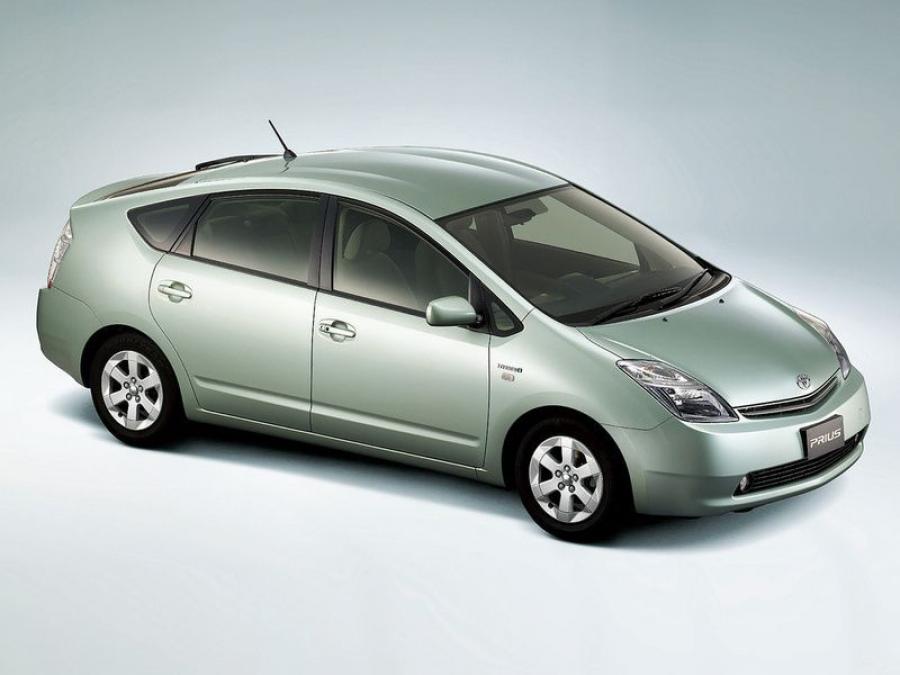 Тойота 2 поколение. Toyota Prius 20. Toyota Prius II (nhw20). Toyota Prius 2003. Тойота Приус nhw20.