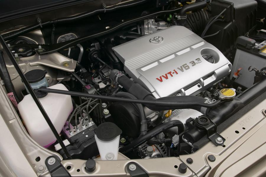 Хайлендер какие двигатели. Toyota Highlander 2004. Аккумулятор Toyota Highlander 2004 2.8. Тойота хайлендер 2004 года 3.3 двигатель. Двигатель 3,3 Toyota Highlander 2008-2012.