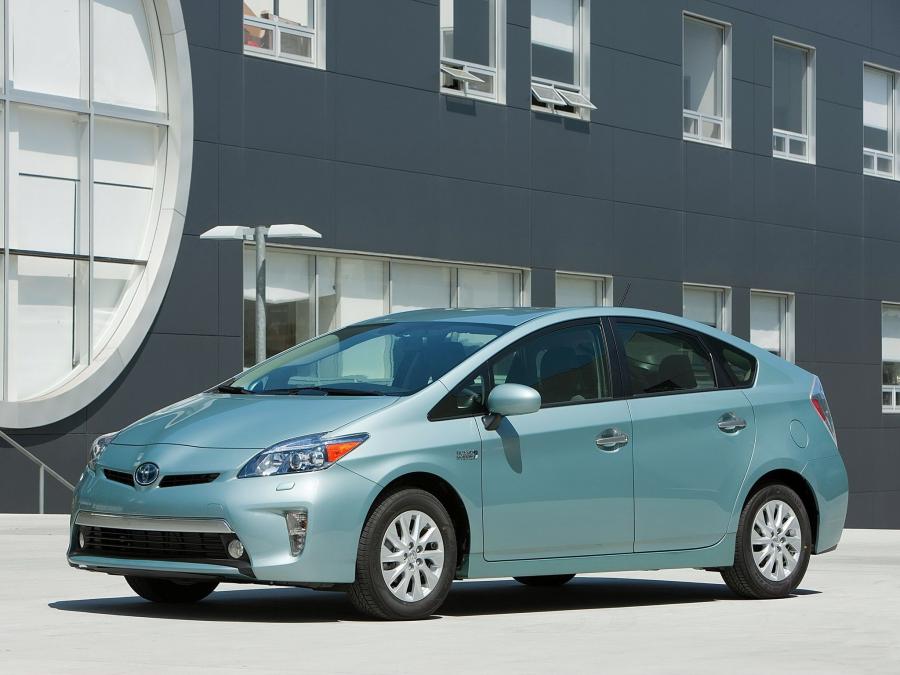 Toyota Prius Plug-In Hybrid 2011 года выпуска для рынка США. Фото 1 ...