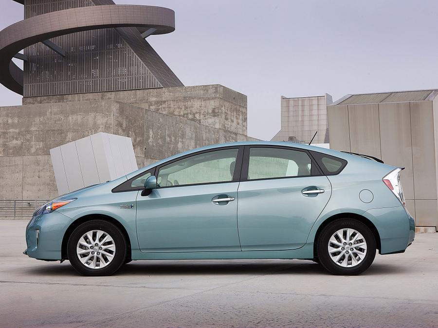 Toyota Prius Plug-In Hybrid 2011 года выпуска для рынка США. Фото 6 ...