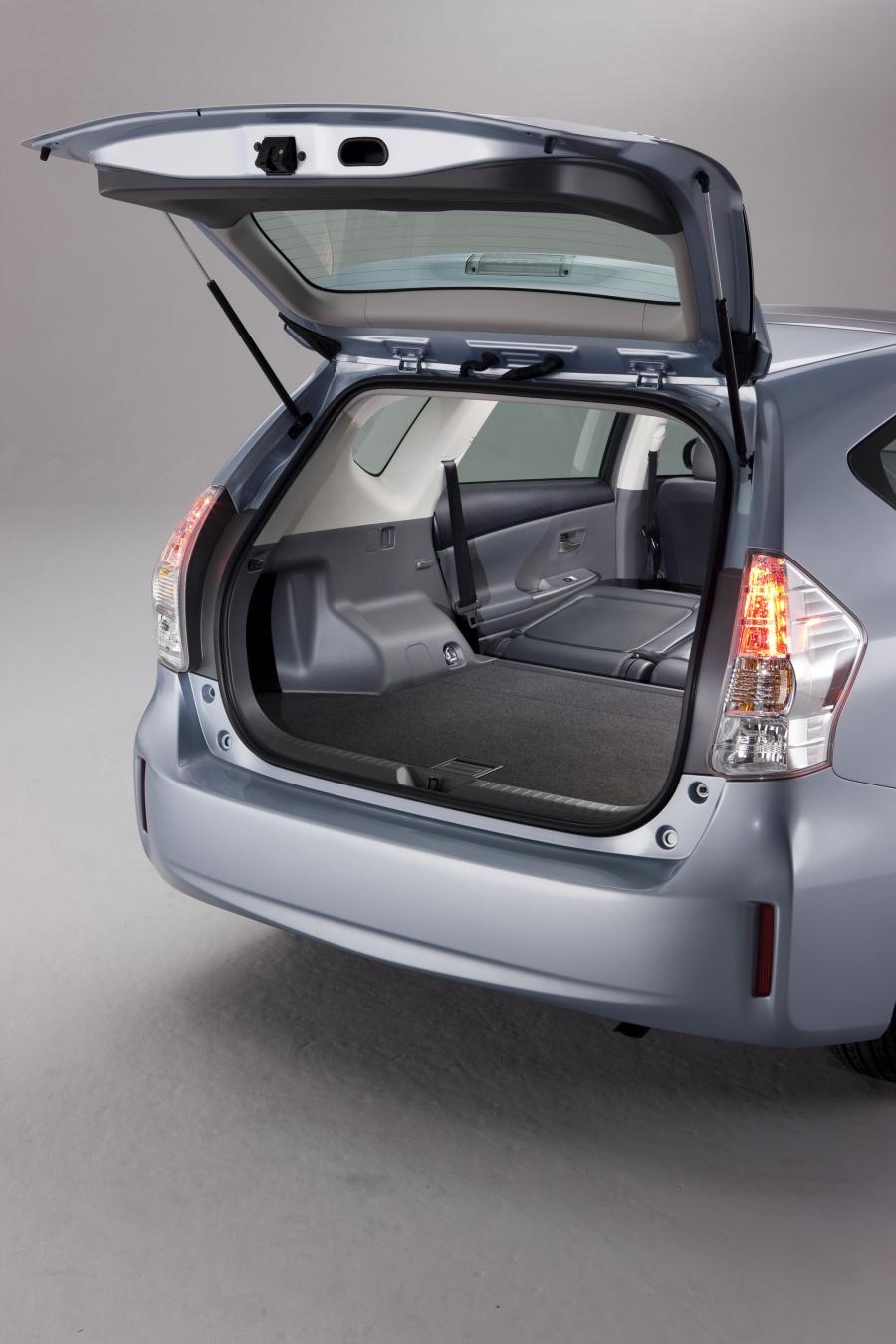 Toyota Prius v 2011