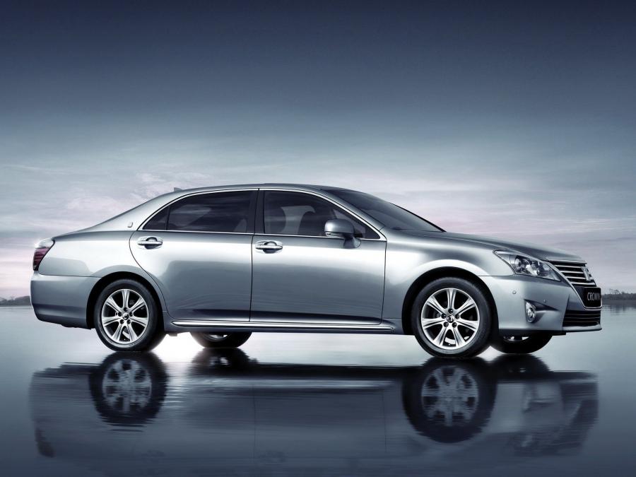 Toyota Crown Royal Saloon 2010