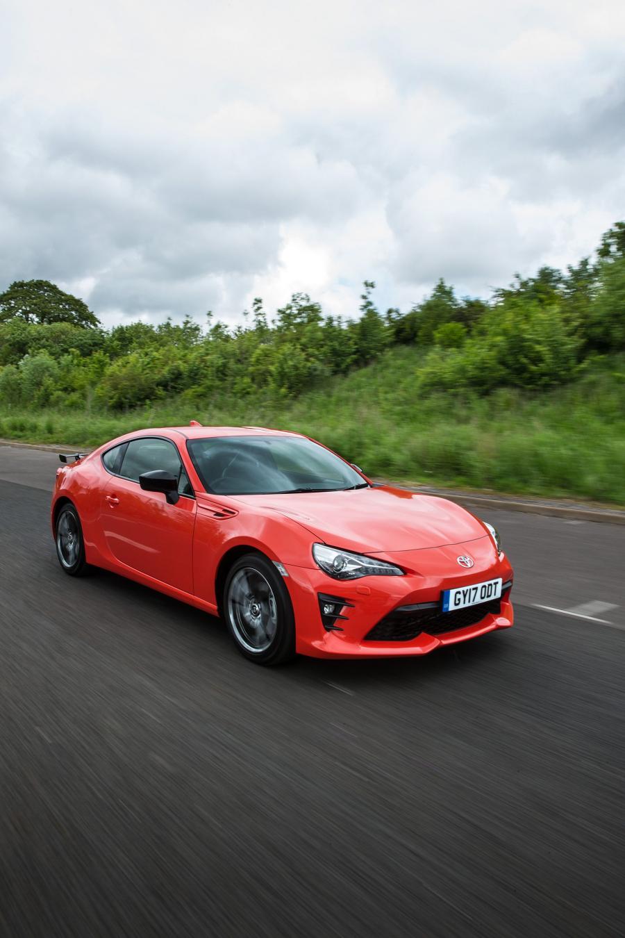 Тойота gt 86 оранжевая