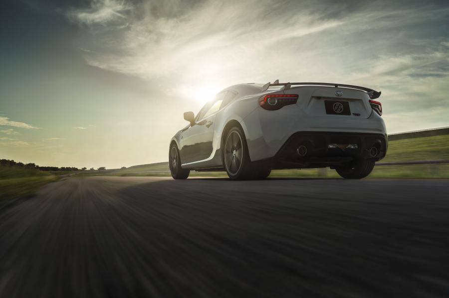 Toyota 86 gt vs Porsche