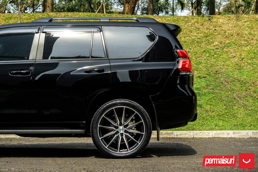 Прадо на 20 дисках фото Детали экстерьера Toyota Land Cruiser Prado by Permaisuri on Vossen Wheels (HF6-