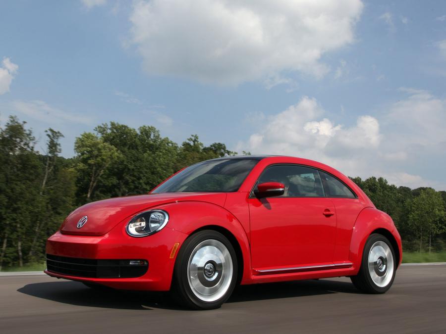 Volkswagen Beetle 2016 красный