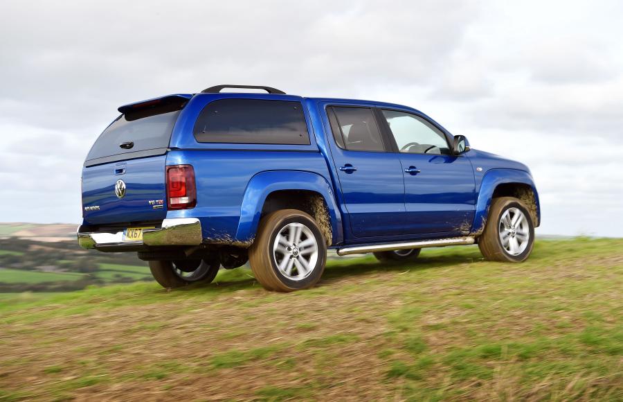 VW Amarok 2020 сзади