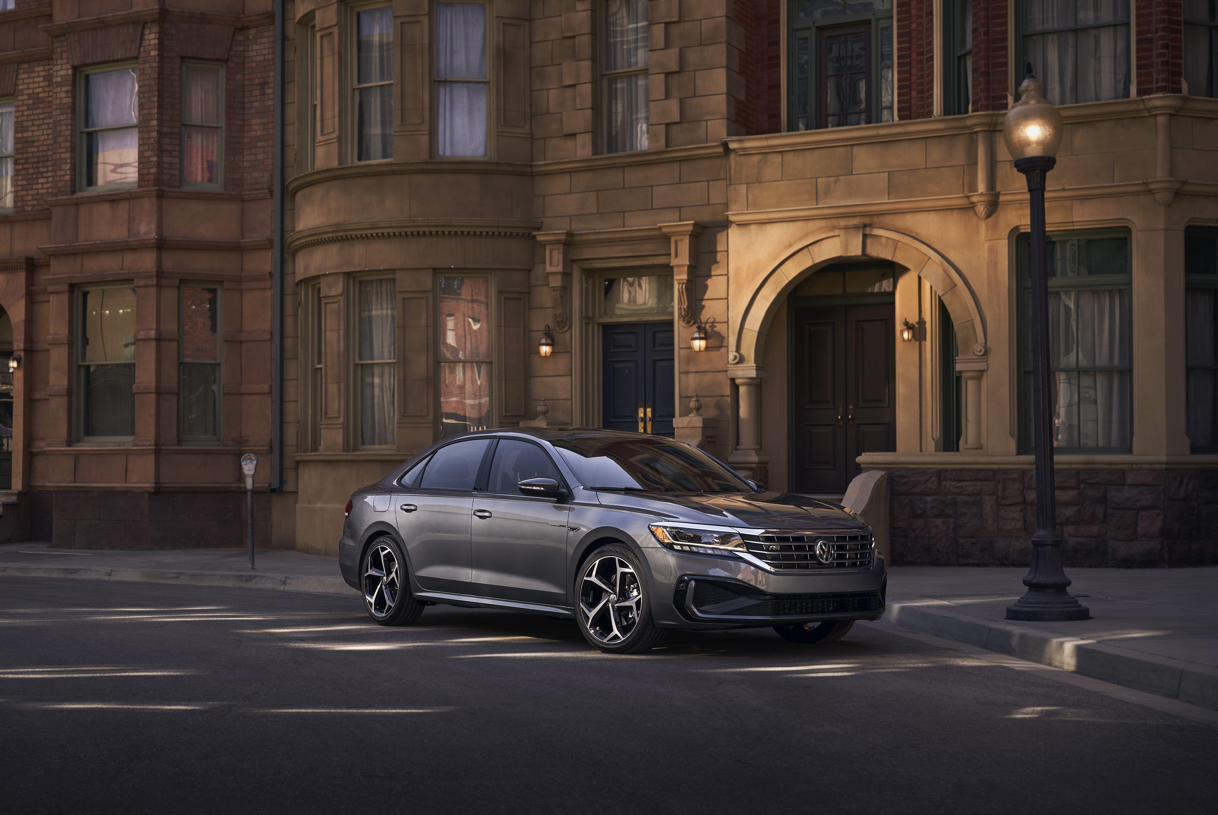 Volkswagen Passat R-Line 2019 года выпуска для рынка США и Канады. Фото ...